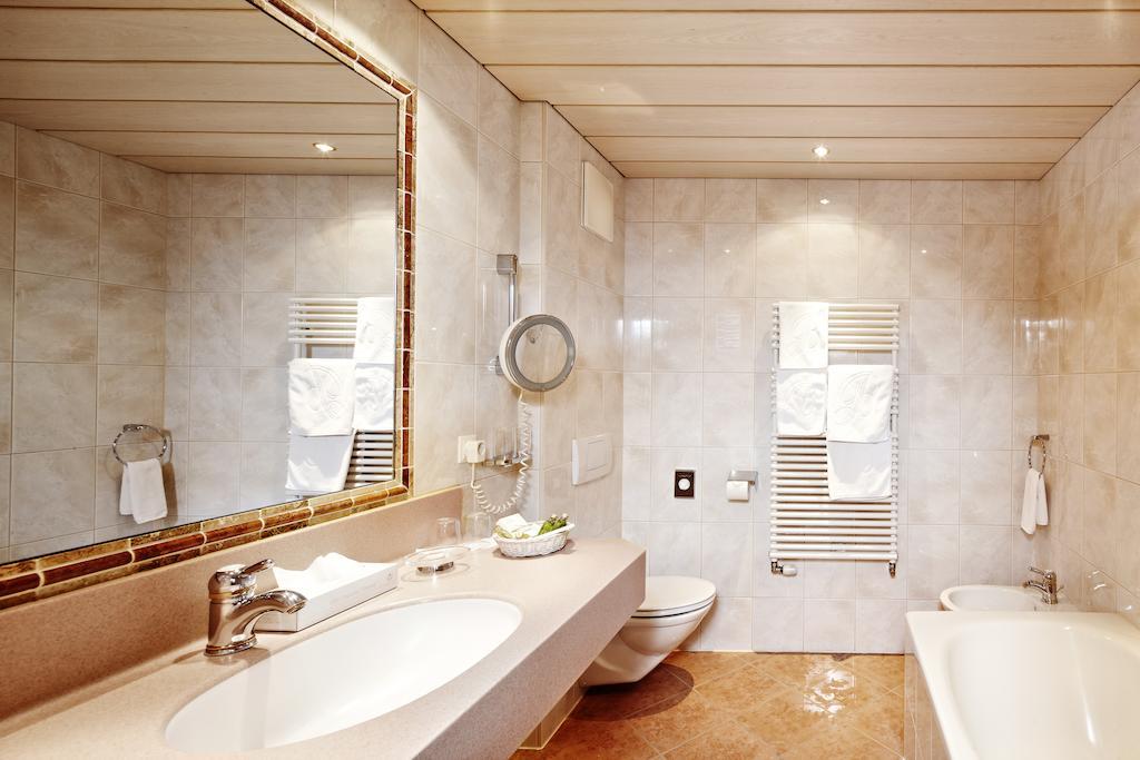Hotel Berghof Crystal Spa & Sports Tux Eksteriør bilde